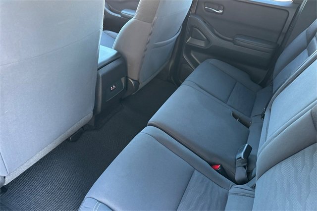Used 2023 Nissan Frontier SV image 15