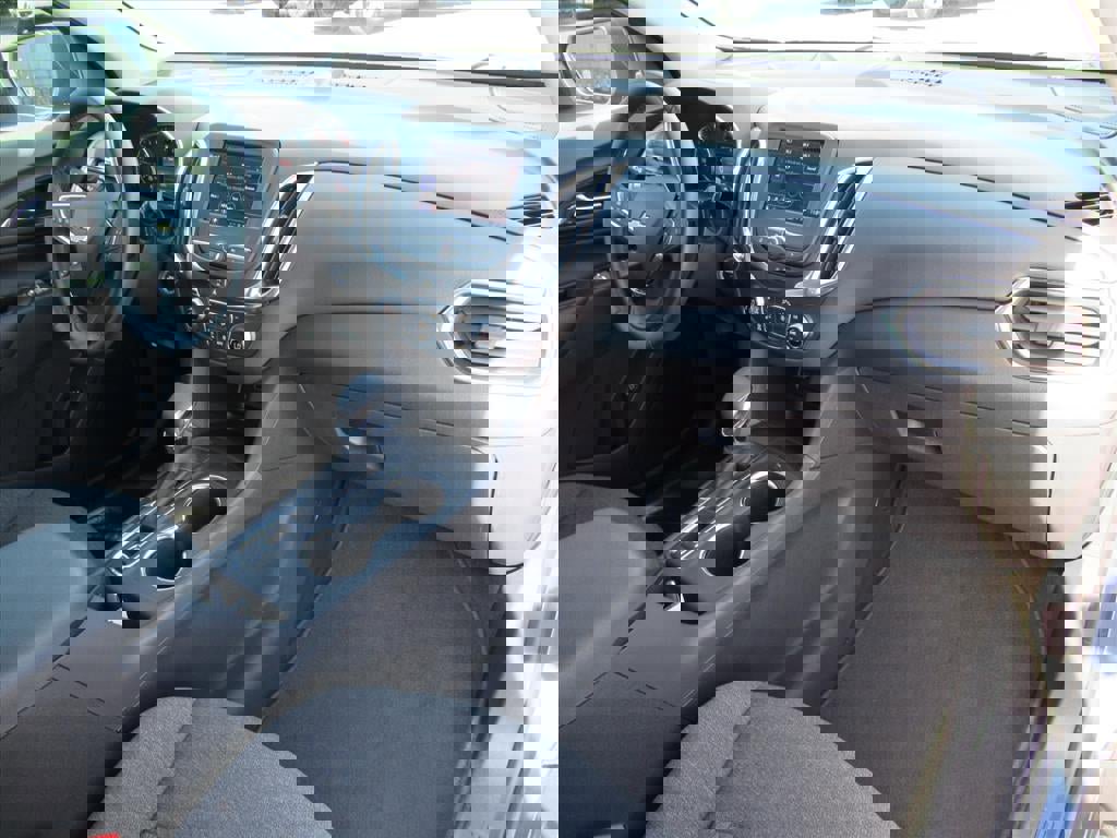 Used 2024 Chevrolet Equinox LT image 12