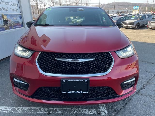 Used 2024 Chrysler Pacifica Touring-L image 7