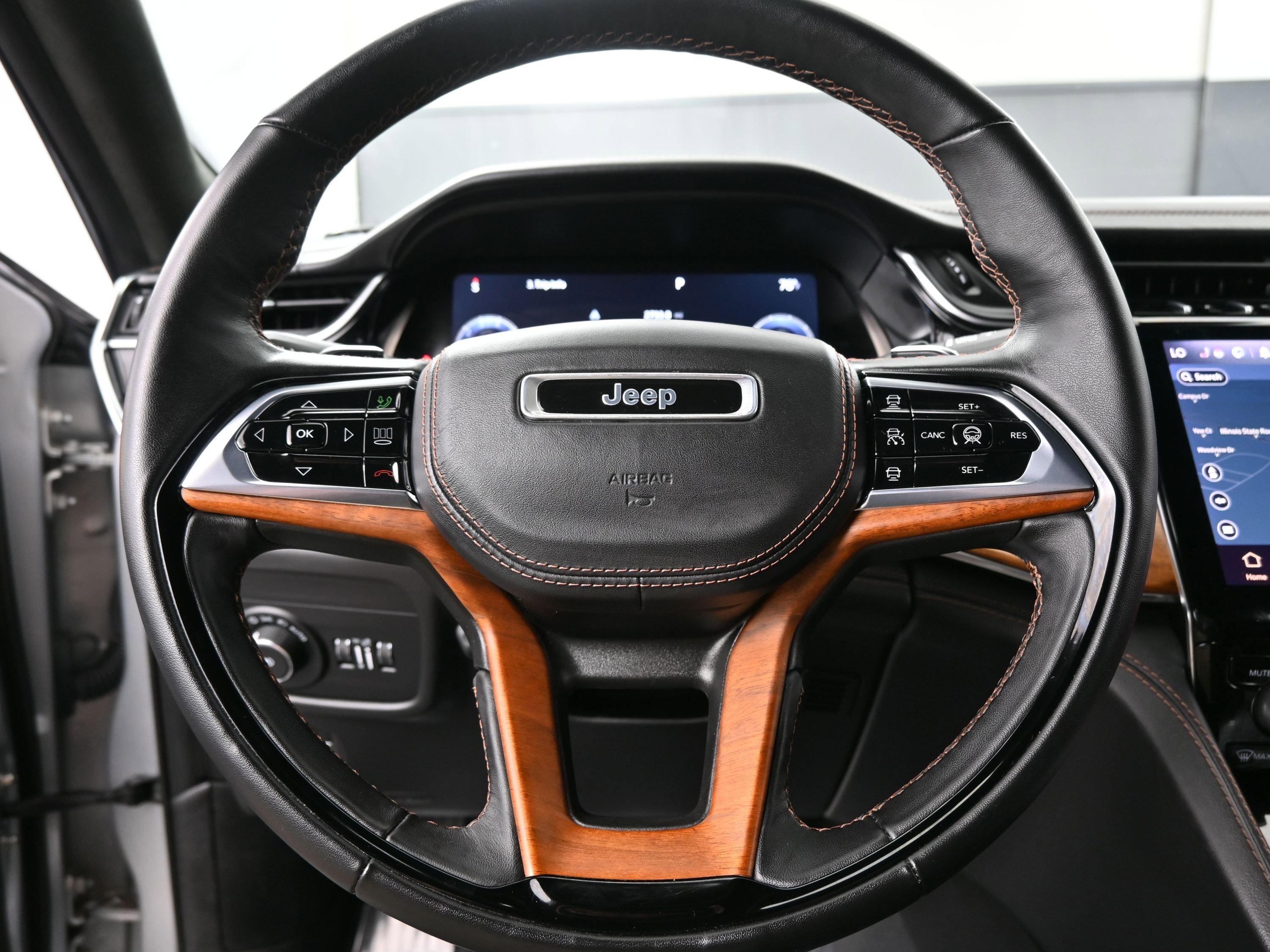 Used 2023 Jeep Grand Cherokee L Summit image 26