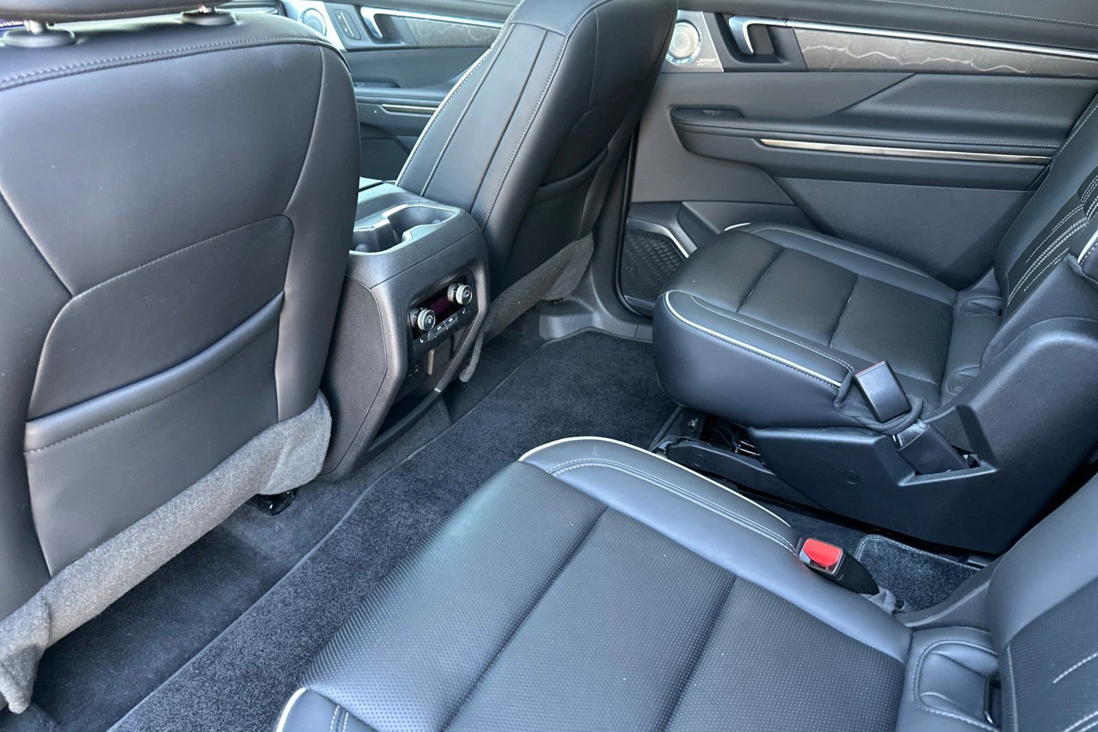 Certified 2025 Buick Enclave Avenir FWD image 13