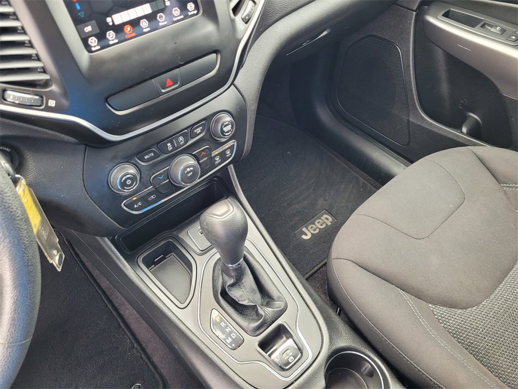 Used 2019 Jeep Cherokee Latitude w/ Popular Appearance Group image 19