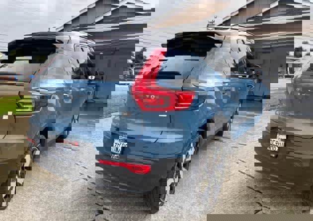 Used 2023 Volvo XC40 Recharge Ultimate w/ Protection Package Premier image 2