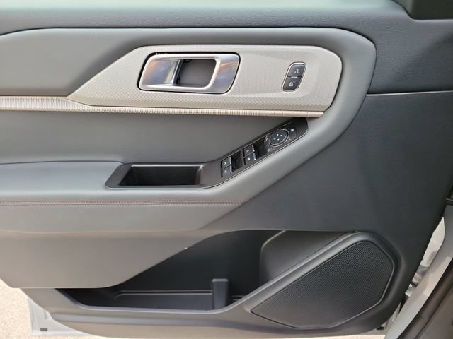 Used 2026 Ford Explorer Active RWD image 15