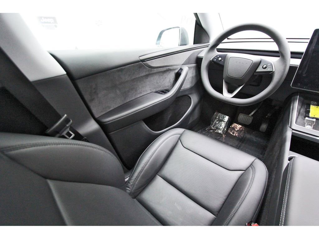 Used 2026 Tesla Model Y AWD image 6