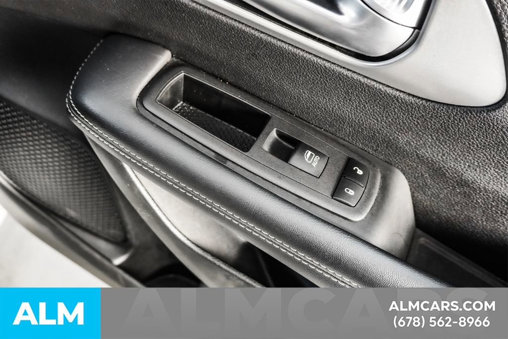 Used 2025 Chrysler Pacifica Limited FWD image 42