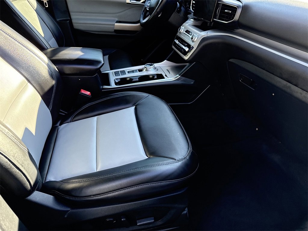 Used 2022 Ford Explorer XLT w/ Equipment Group 202A image 15