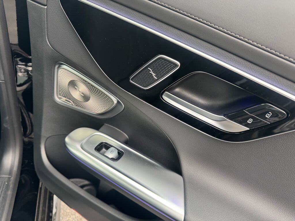 New 2026 Mercedes-Benz C 300 4MATIC Sedan image 19