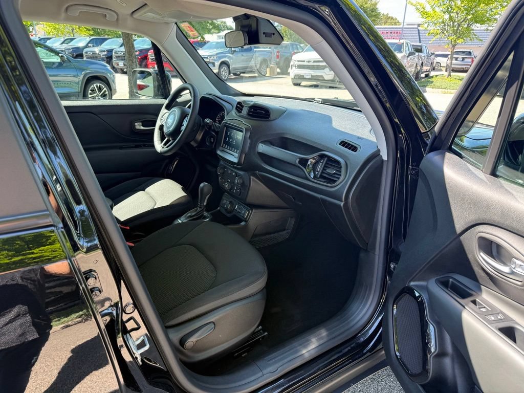 Used 2020 Jeep Renegade Altitude AWD/4WD image 15