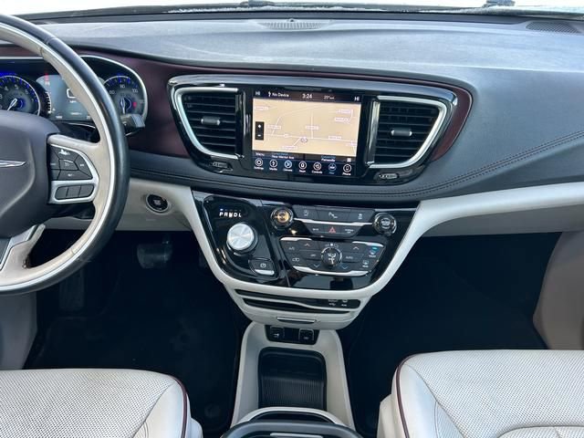 Used 2019 Chrysler Pacifica Limited image 14