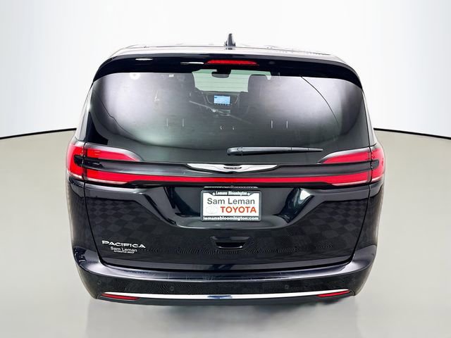 Used 2024 Chrysler Pacifica Touring-L image 6