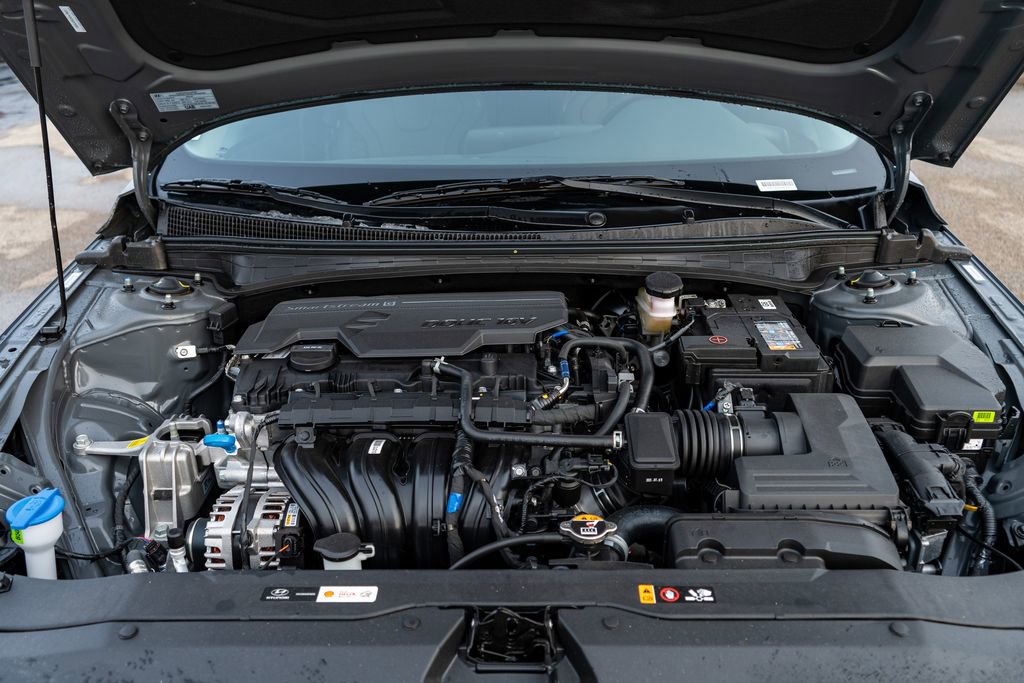 New 2025 Hyundai Elantra Limited image 18