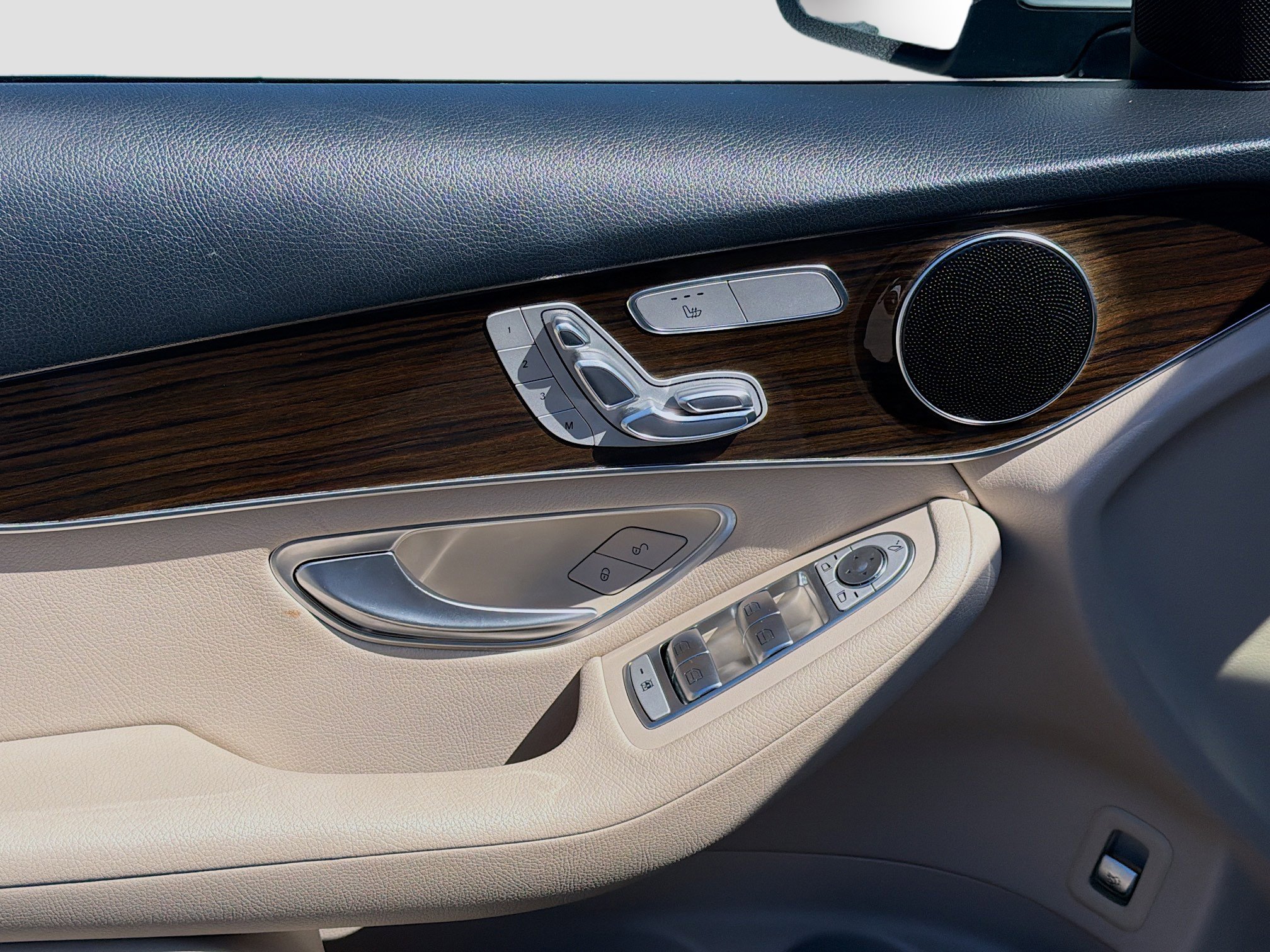 Used 2020 Mercedes-Benz GLC 300 image 16