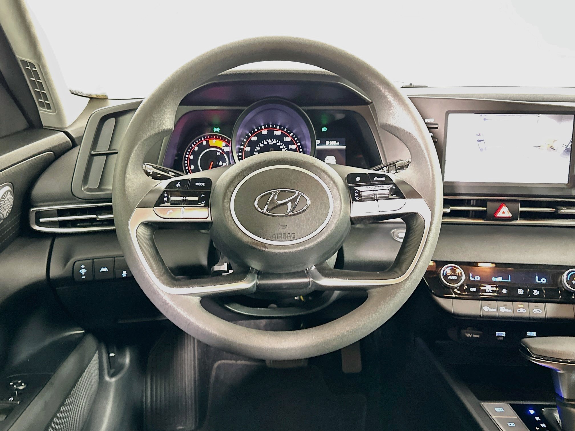 Used 2022 Hyundai Elantra SEL FWD image 18
