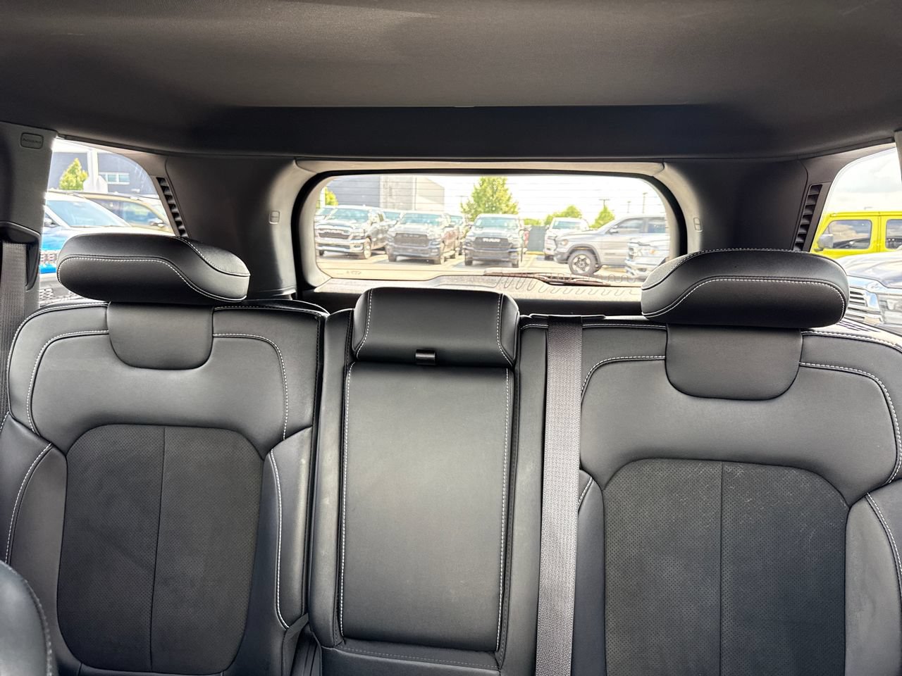 Used 2023 Jeep Grand Cherokee Altitude AWD/4WD image 25