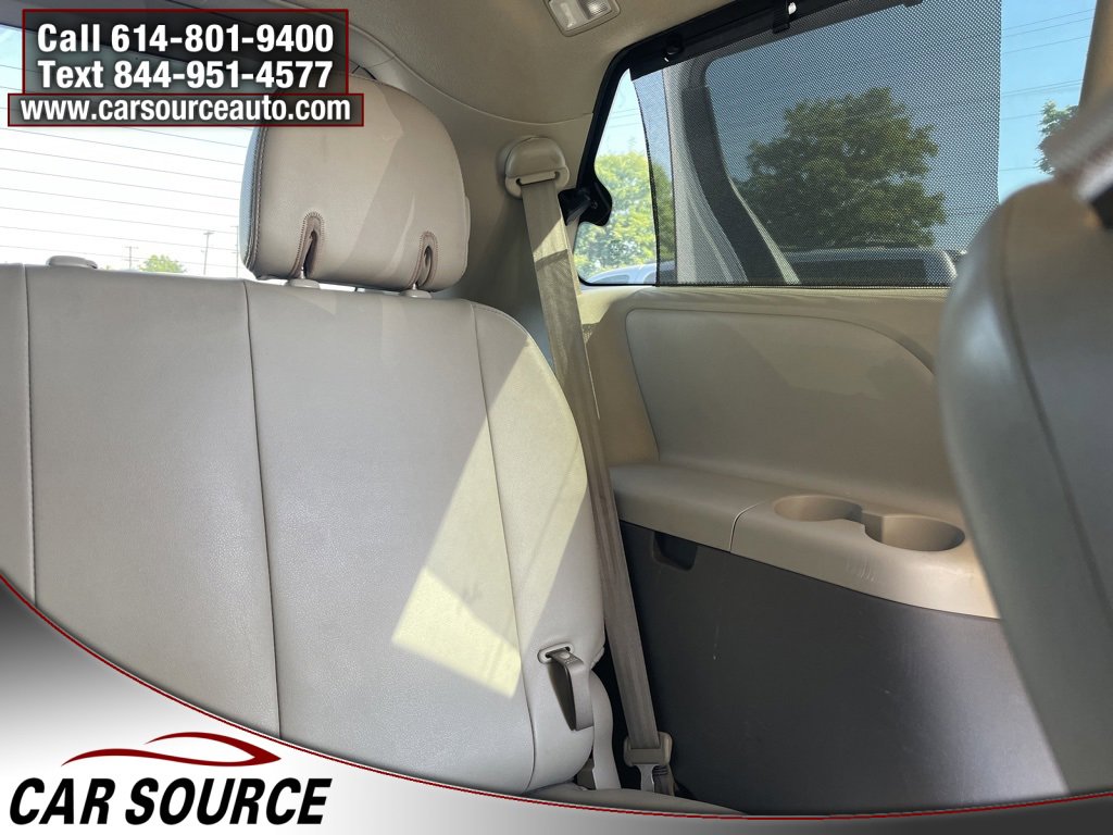 Used 2014 Toyota Sienna L image 16