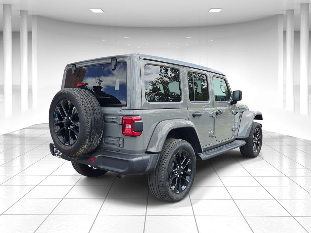 Used 2023 Jeep Wrangler Unlimited Sahara w/ Cold Weather Group AWD/4WD image 3