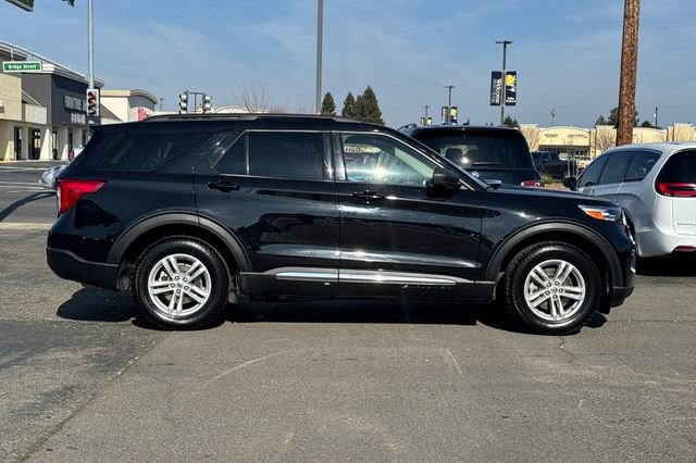Used 2024 Ford Explorer XLT w/ Equipment Group 202A image 3