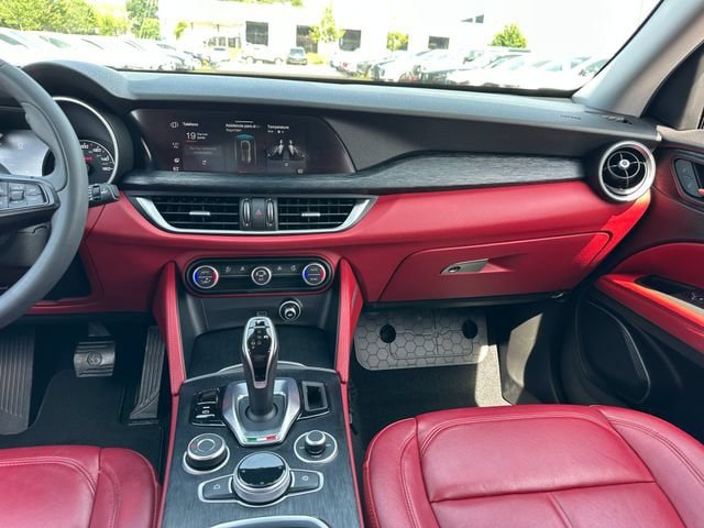 Used 2020 Alfa Romeo Stelvio RWD image 12