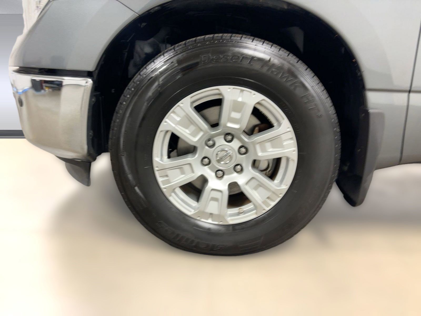 Used 2019 Nissan Titan SV w/ SV Convenience Package image 11