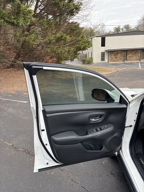 Used 2025 Honda HR-V LX image 24