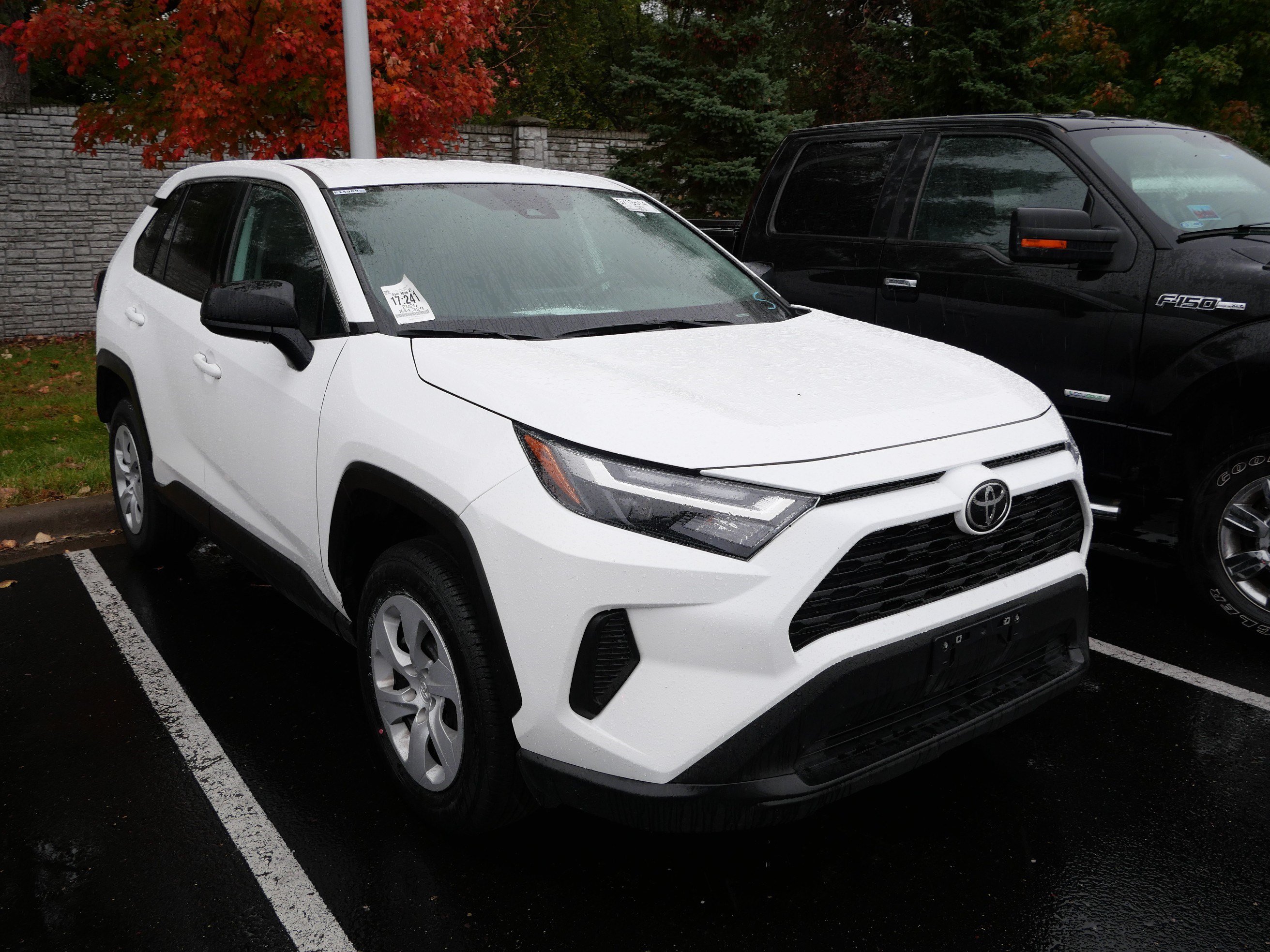 Certified 2025 Toyota RAV4 LE AWD/4WD image 4