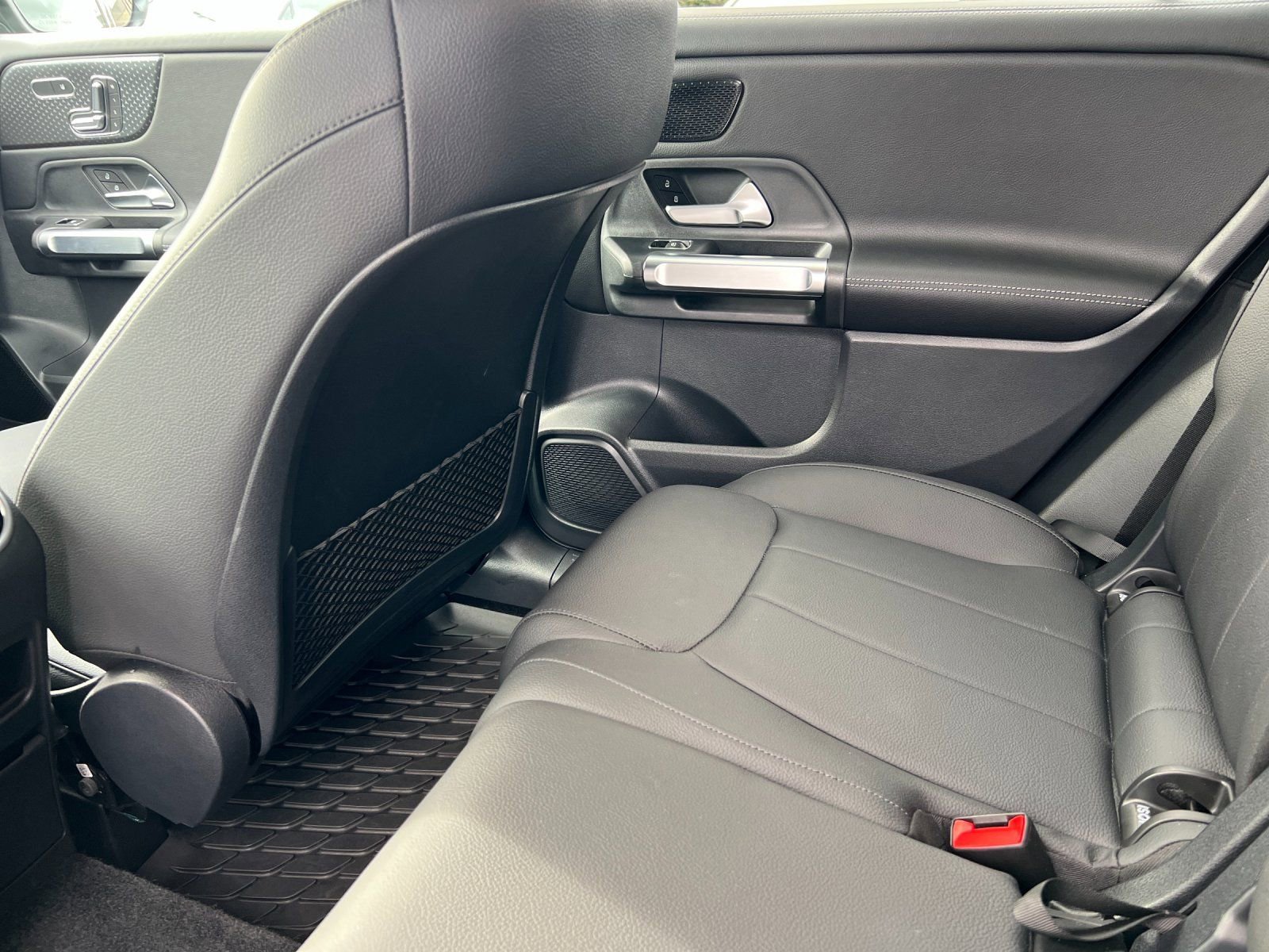 Used 2024 Mercedes-Benz GLB 250 4MATIC image 9