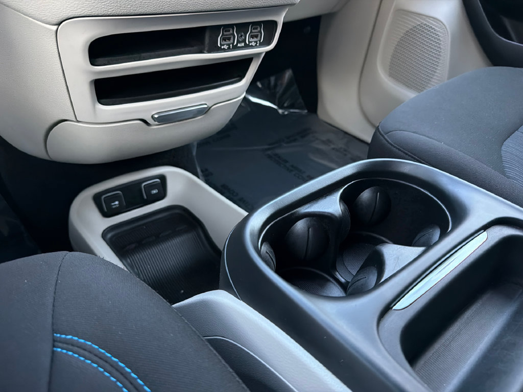 Used 2021 Chrysler Pacifica Touring FWD image 29
