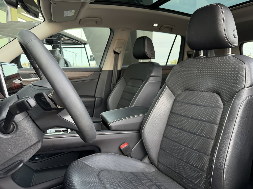 Used 2024 Volkswagen Atlas SEL AWD/4WD image 37