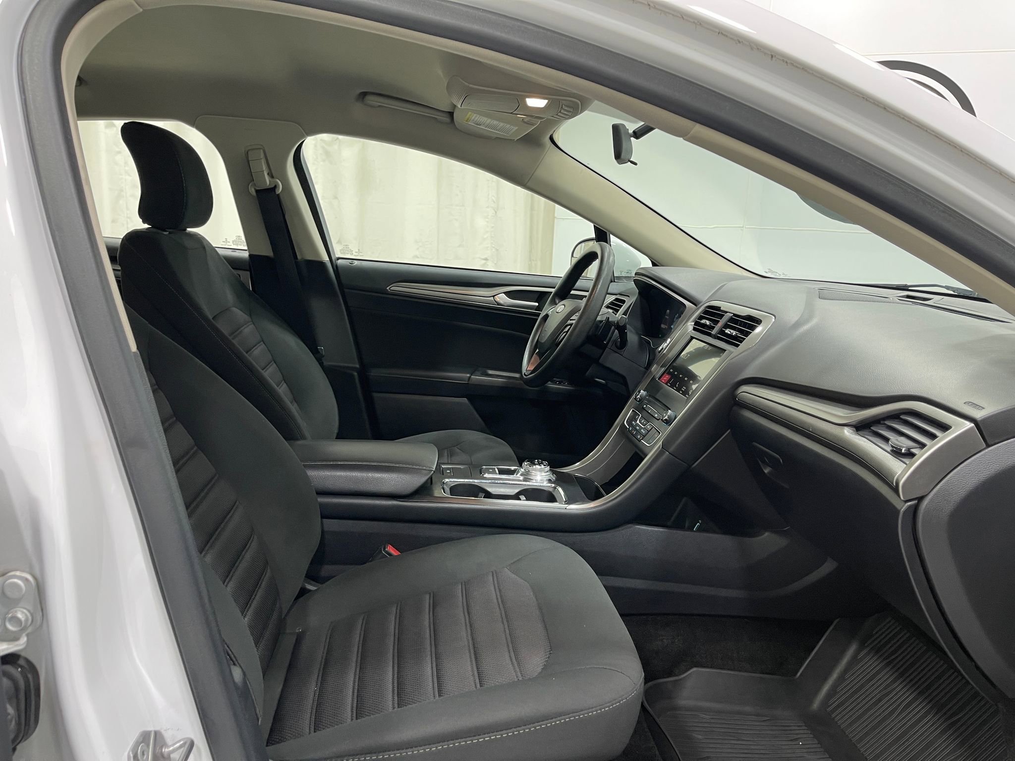 Used 2018 Ford Fusion SE w/ Fusion SE Technology Package image 29