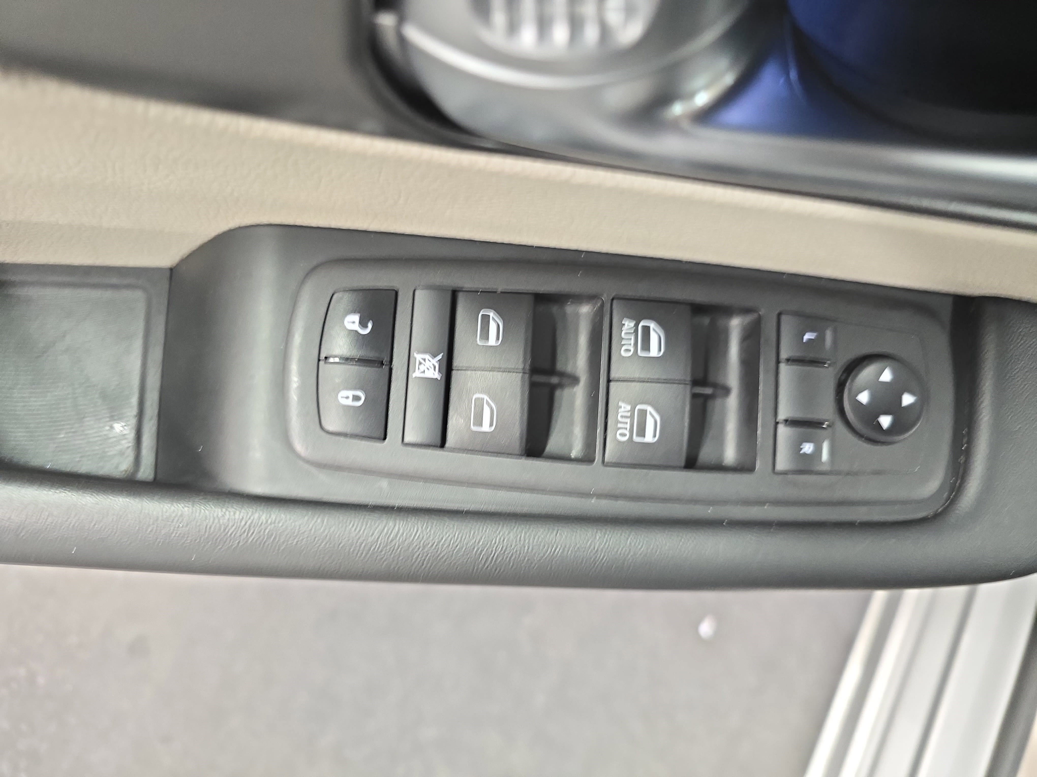 Used 2024 Chrysler Pacifica Touring-L image 24