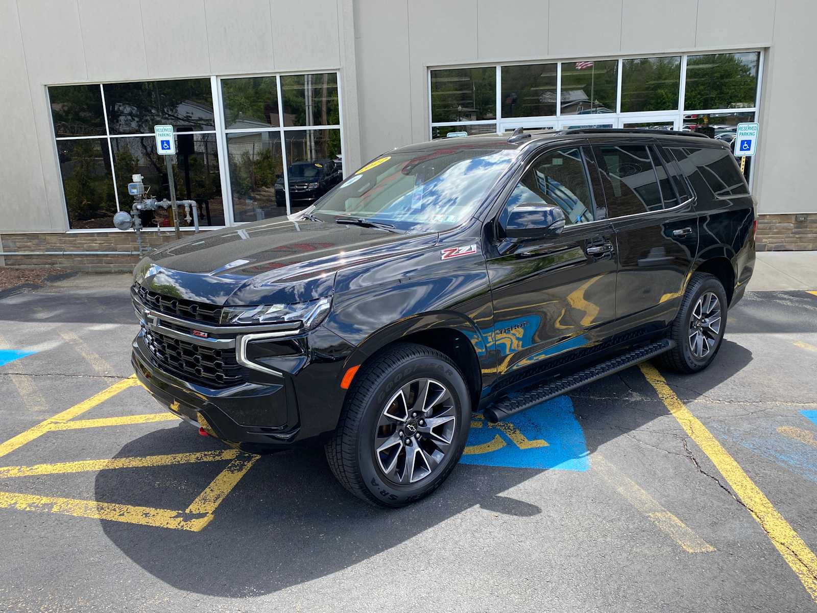 Used 2022 Chevrolet Tahoe Z71 w/ Off-Road Capability Package AWD/4WD image 2
