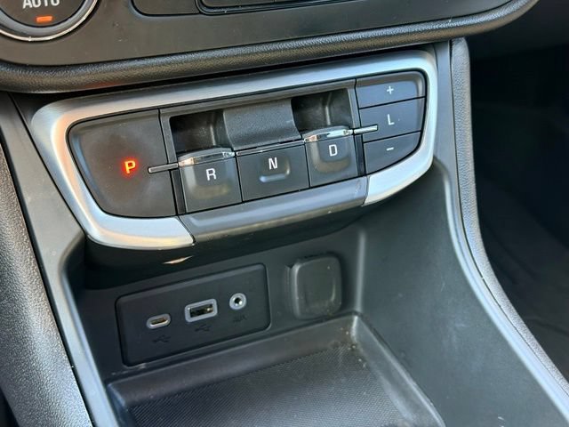 Used 2023 GMC Terrain SLE w/ Driver Convenience Package FWD image 17