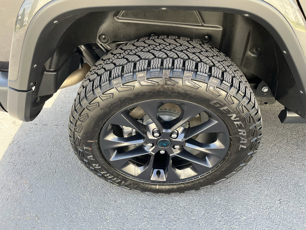 Used 2025 Jeep Wrangler Sahara image 15