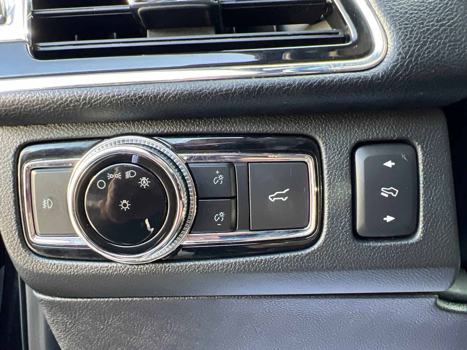 Used 2019 Lincoln Navigator L Reserve AWD/4WD image 18