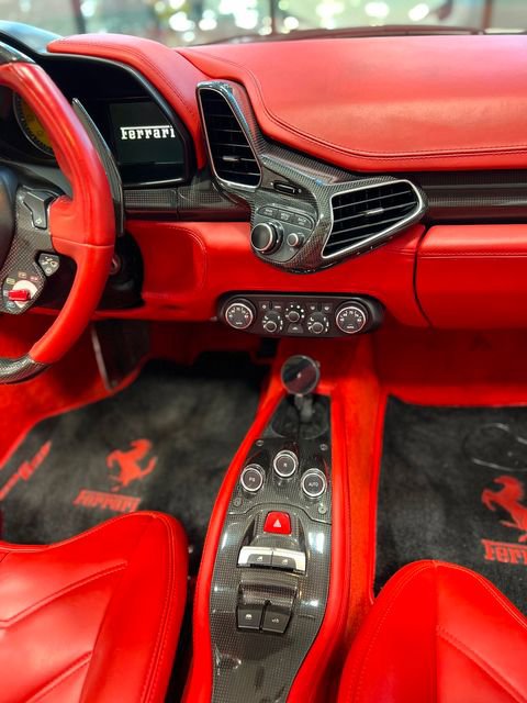 Used 2013 Ferrari 458 Spider image 27