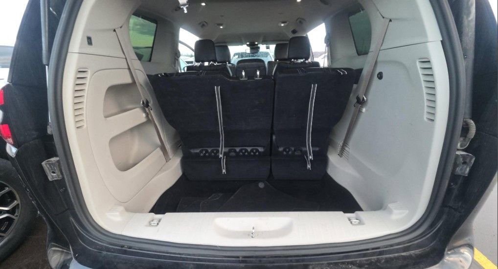 Used 2024 Chrysler Pacifica Touring-L image 19