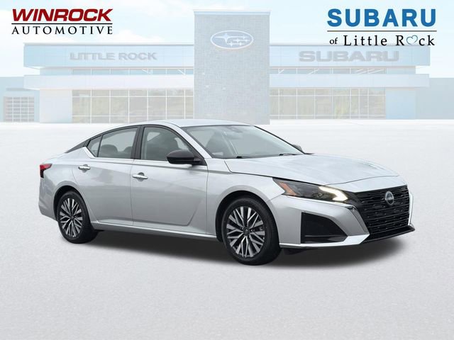 Used 2024 Nissan Altima 2.5 SV image 1