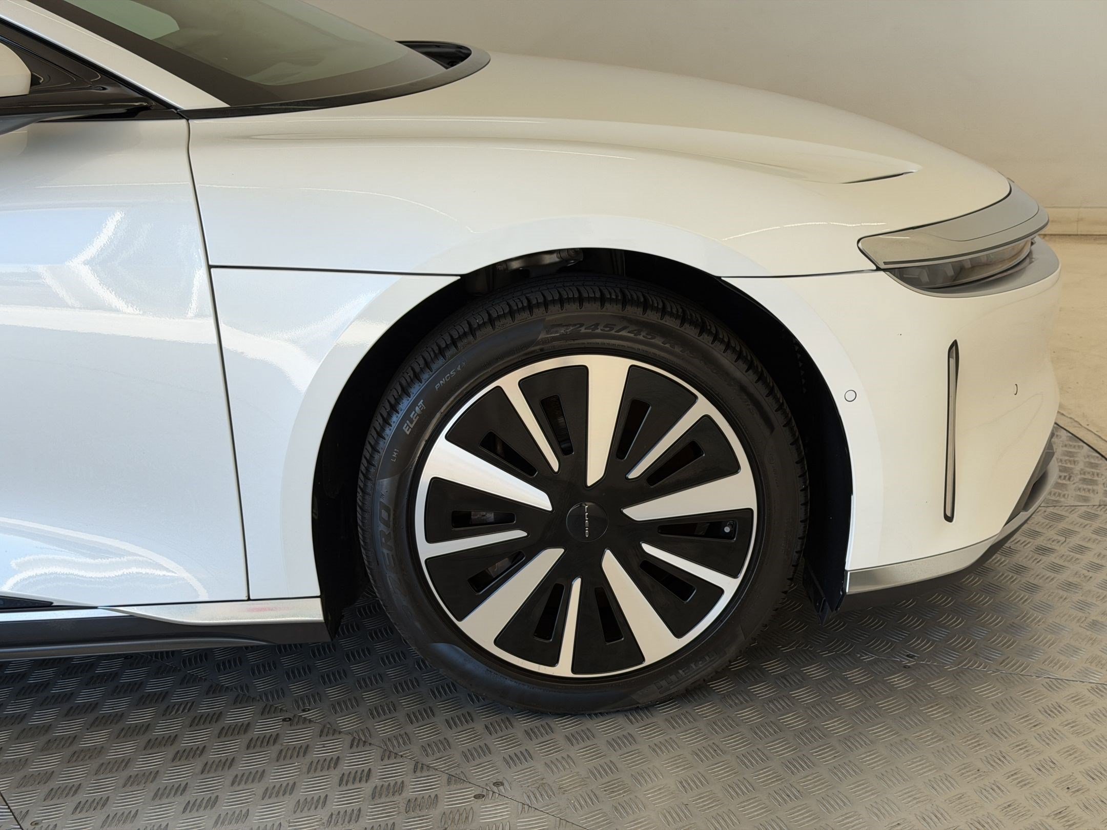 Used 2025 Lucid Air Touring AWD/4WD image 12