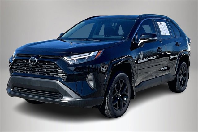 Used 2025 Toyota RAV4 XLE image 2