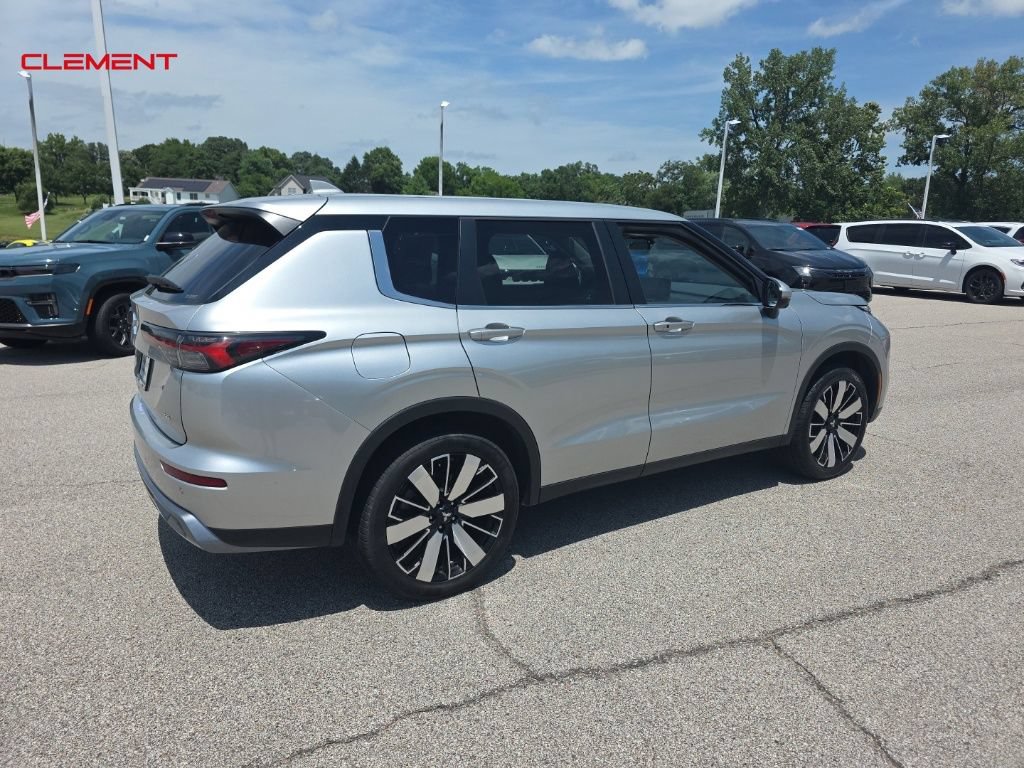 Used 2025 Mitsubishi Outlander SE AWD/4WD image 28