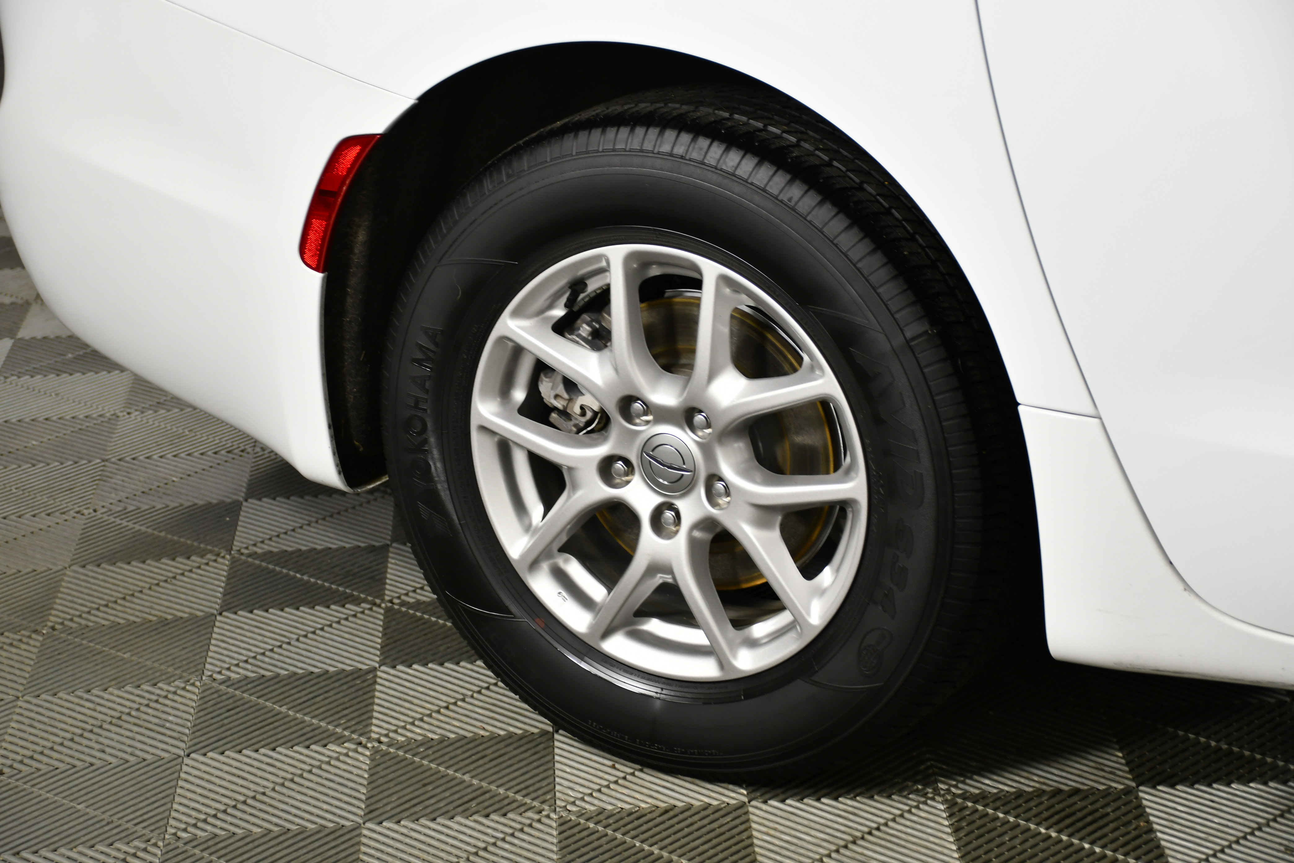 Used 2024 Chrysler Pacifica Touring-L image 51