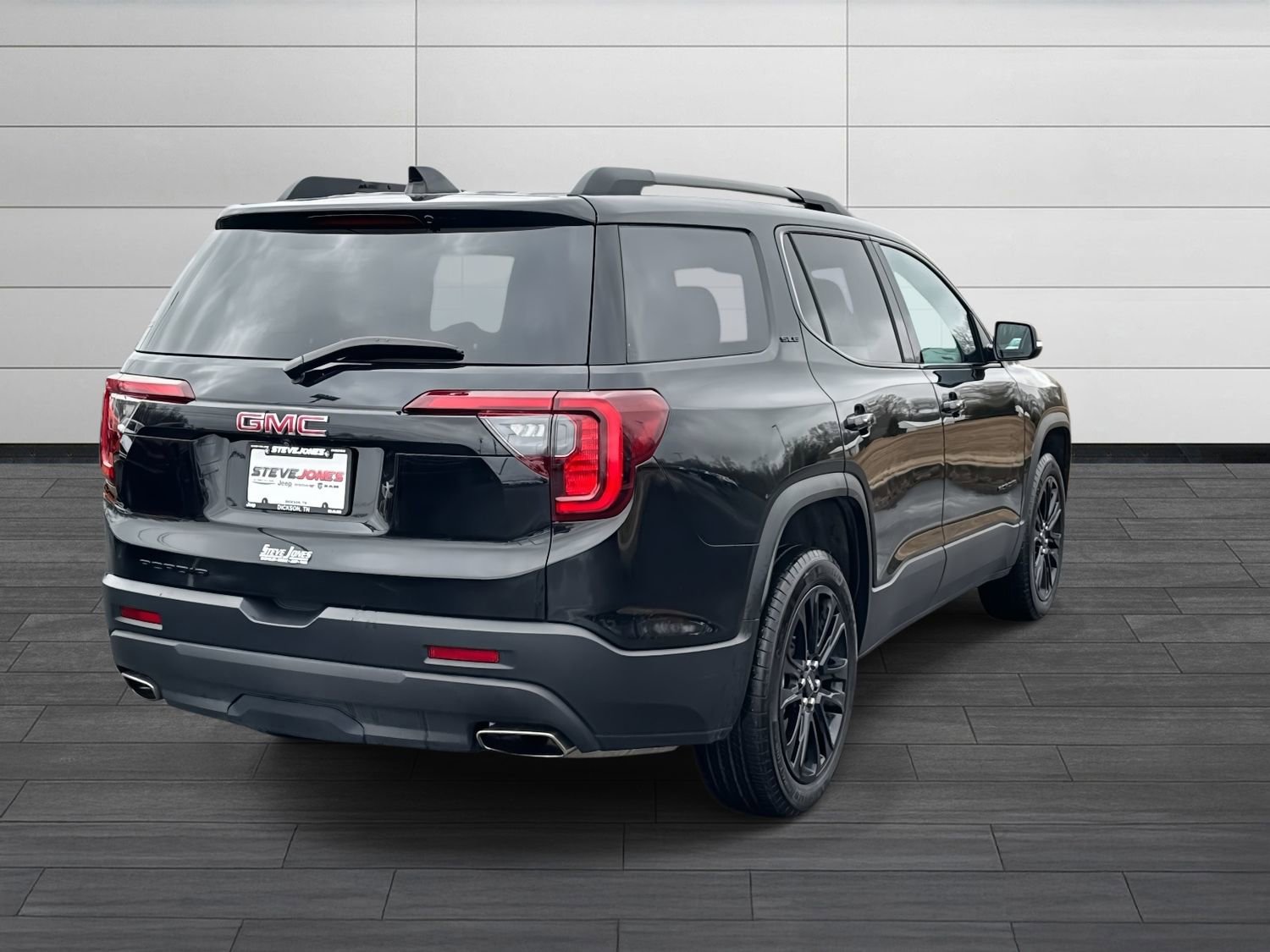 Used 2023 GMC Acadia SLE w/ Driver Convenience Package FWD image 4