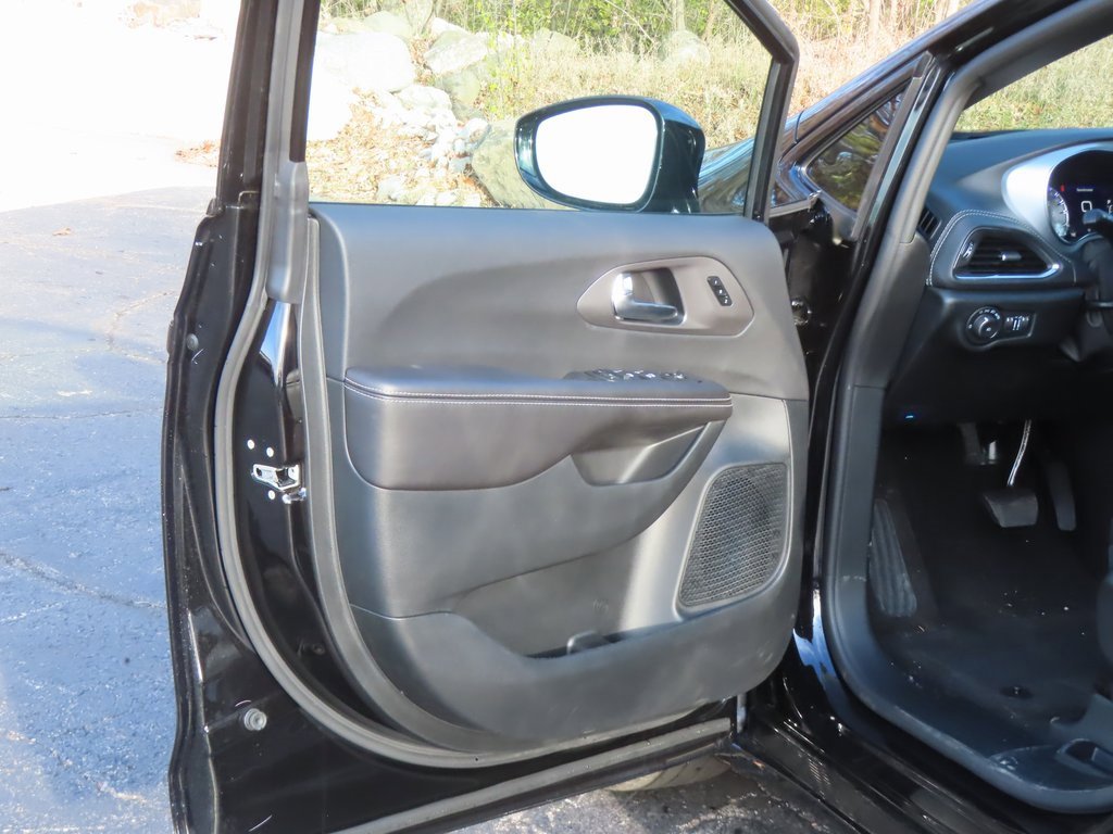 New 2026 Chrysler Pacifica Limited w/ S Appearance Package image 23