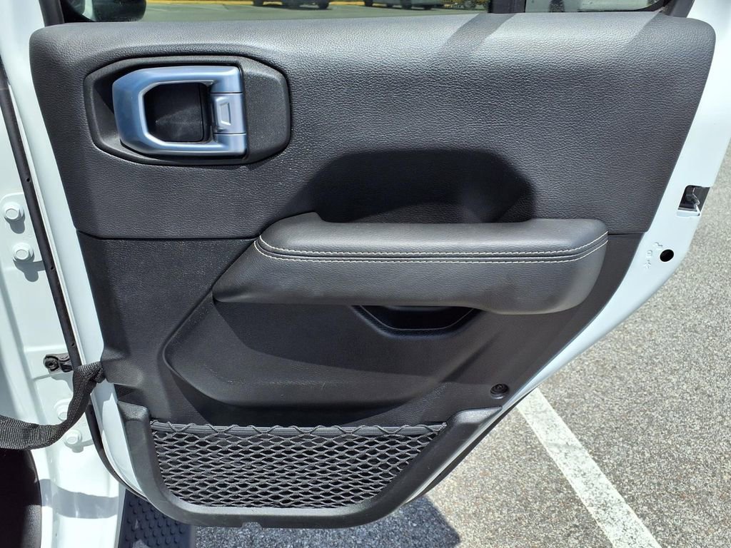 Used 2021 Jeep Wrangler Unlimited Sahara w/ Cold Weather Group image 15