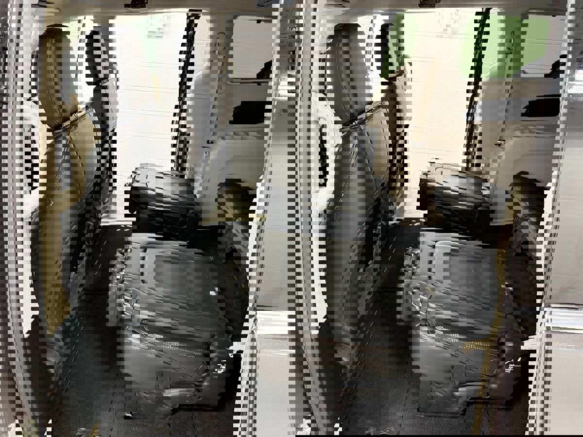 Used 2018 Chrysler Pacifica Touring-L image 14