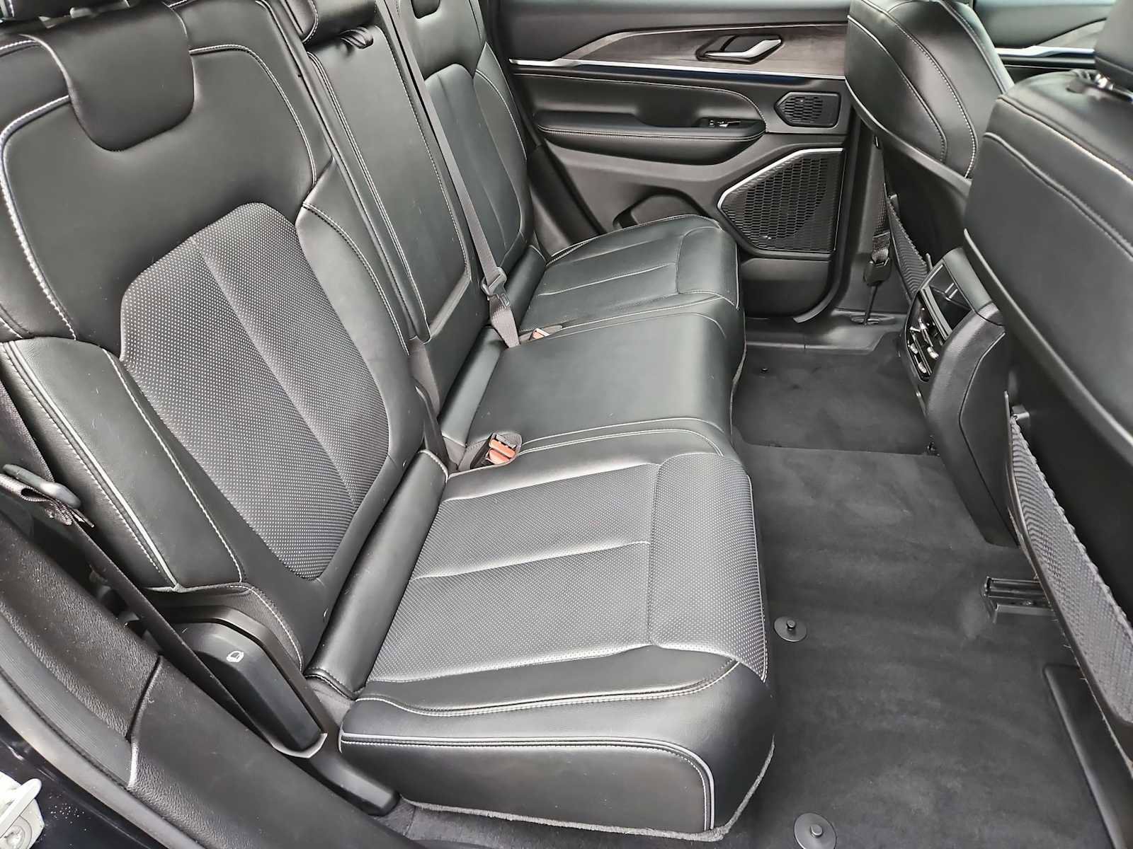 Used 2023 Jeep Grand Cherokee Overland image 22