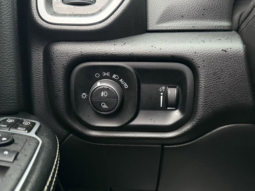 Used 2024 RAM 2500 Big Horn w/ Sport Appearance Package image 18