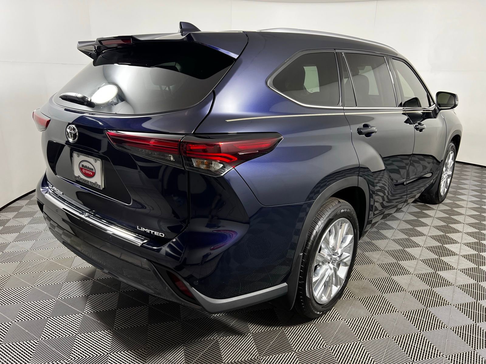 Certified 2025 Toyota Highlander Limited image 5