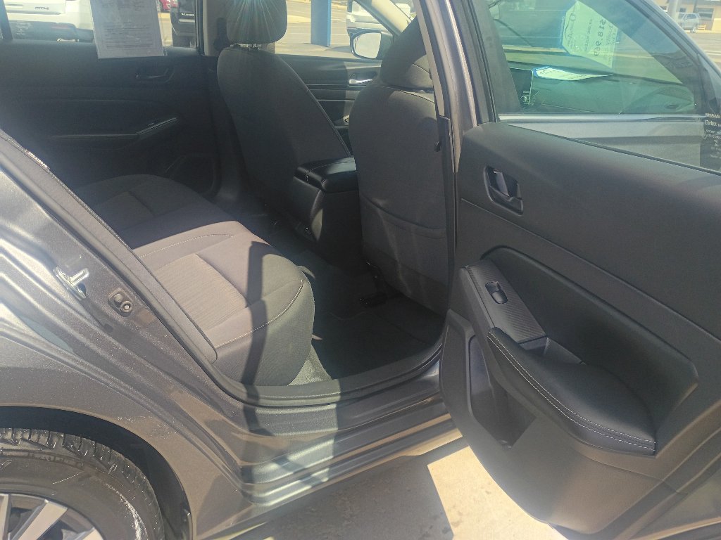 Used 2024 Nissan Altima 2.5 SV FWD image 13